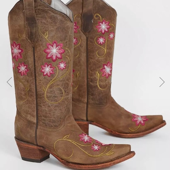 Western Boots - Picture 15 of 15